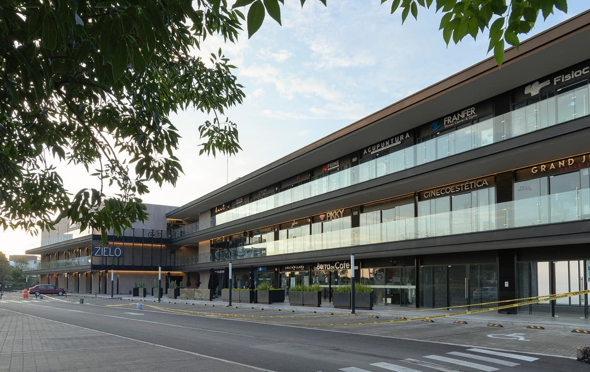 Fachada posterior de Plaza Zielo